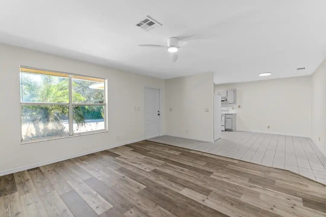 13868 York Ct - View 5