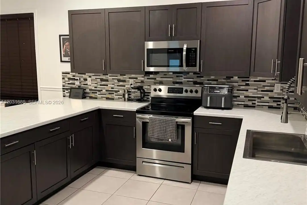 1502 SW 29th St - View 3