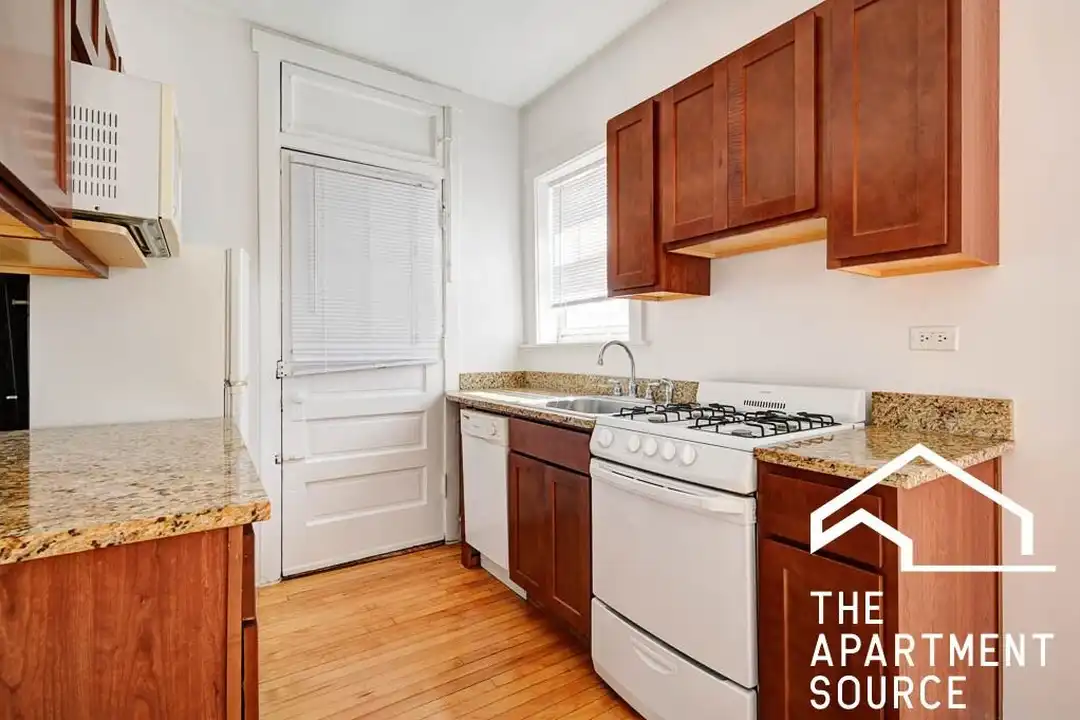 Apartment in Jefferson Township, Ravenswood Gardens, Cook County - View 3