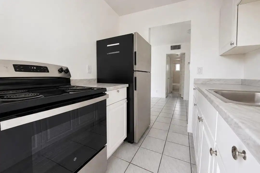 1857 Jefferson St #304 - More