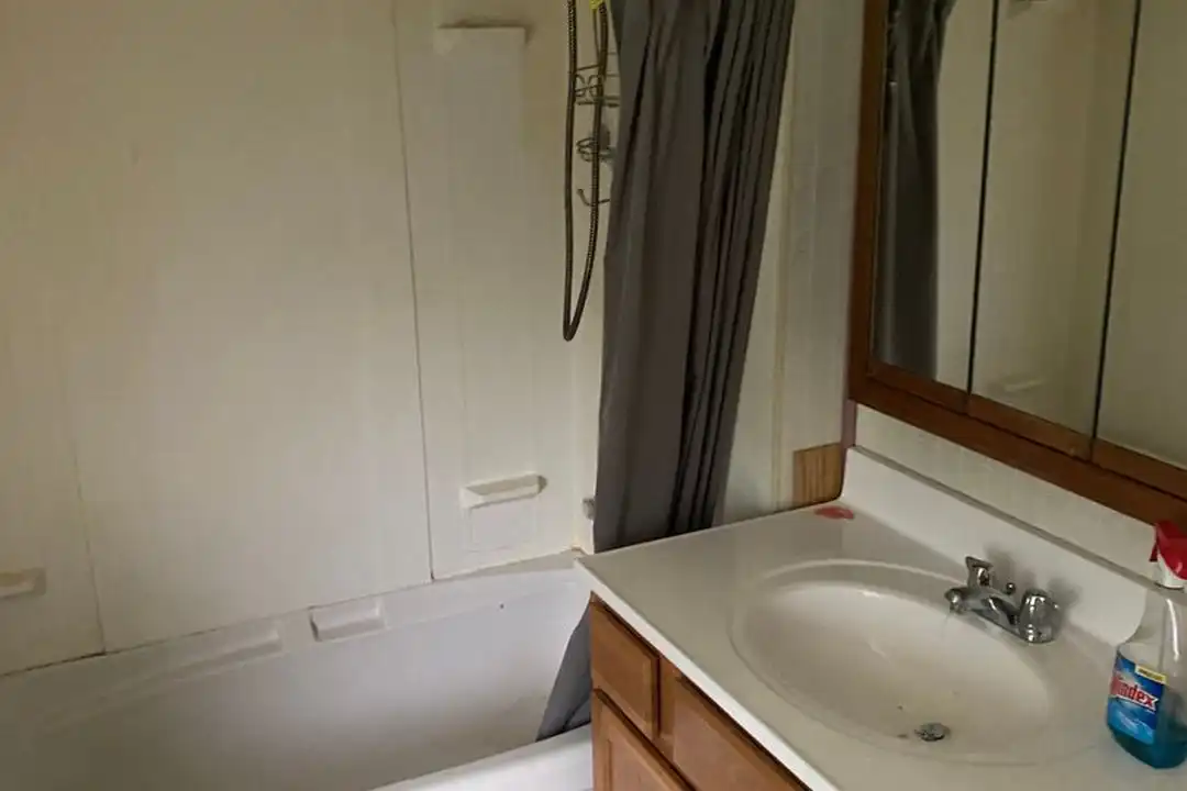 7928 1/2 Lloyd Ave – photo 1
