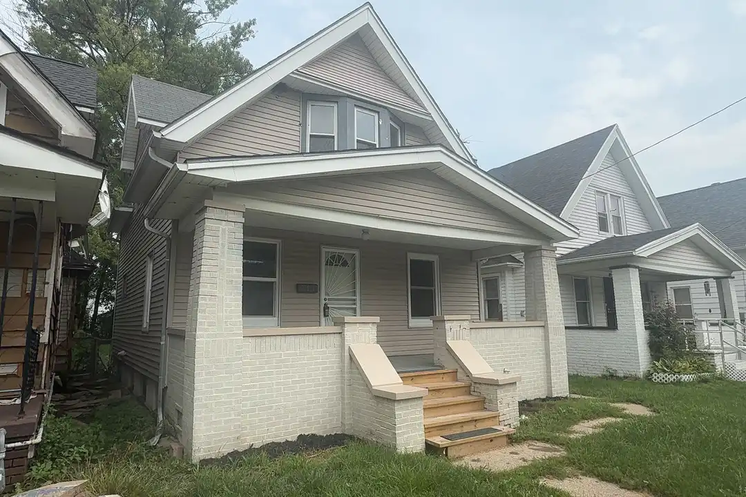 247 E Pearl St – photo 1