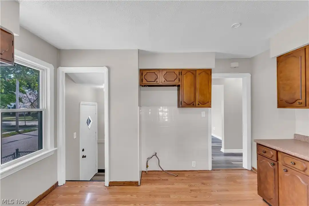 13702 Wainstead Ave – pohled 6