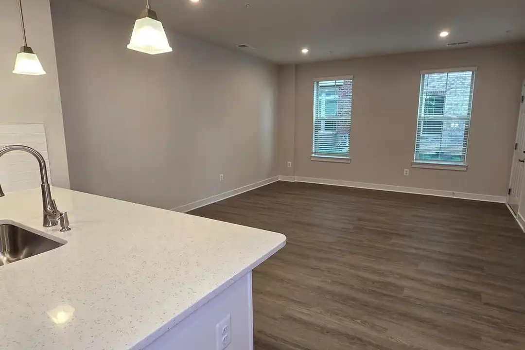 2542 -A Verona Pl - View 6