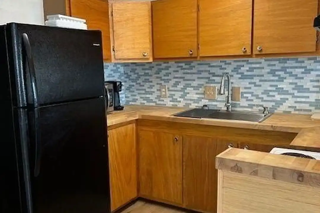 633 N Commercial St - View 6