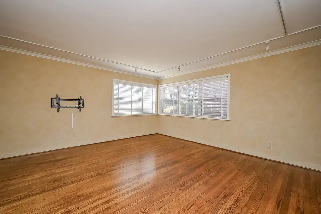 2821 Eastgrove Ln - View 5