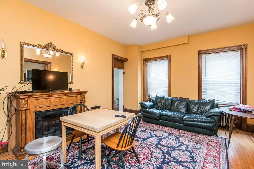 133 Dupont St - More