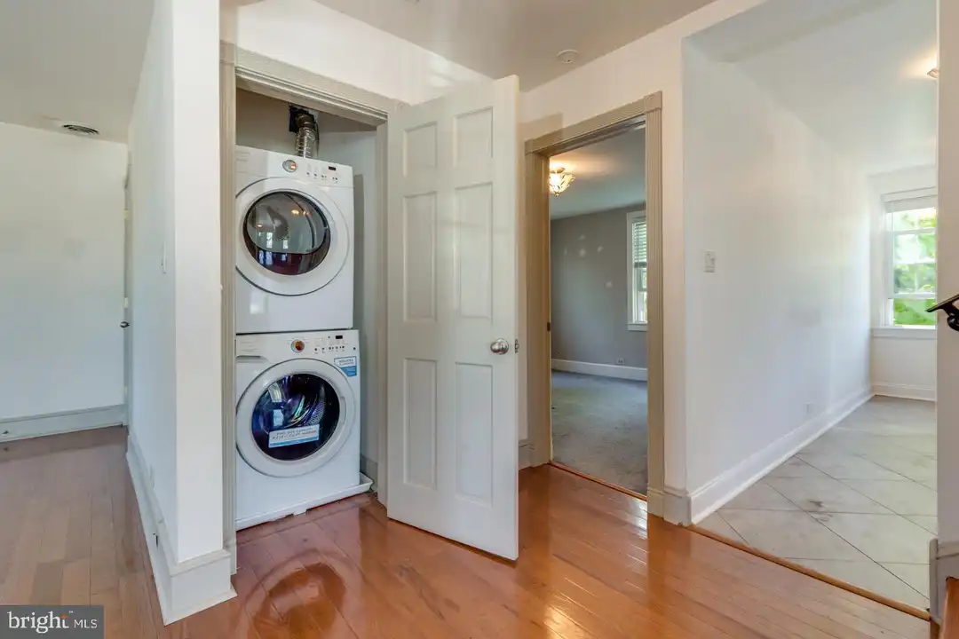 Apartment in Haddonfield - More