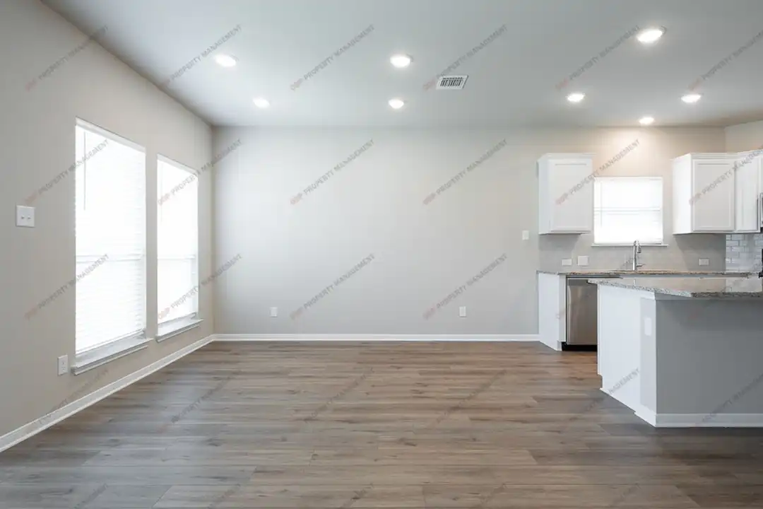 5305 Friars Lp - More