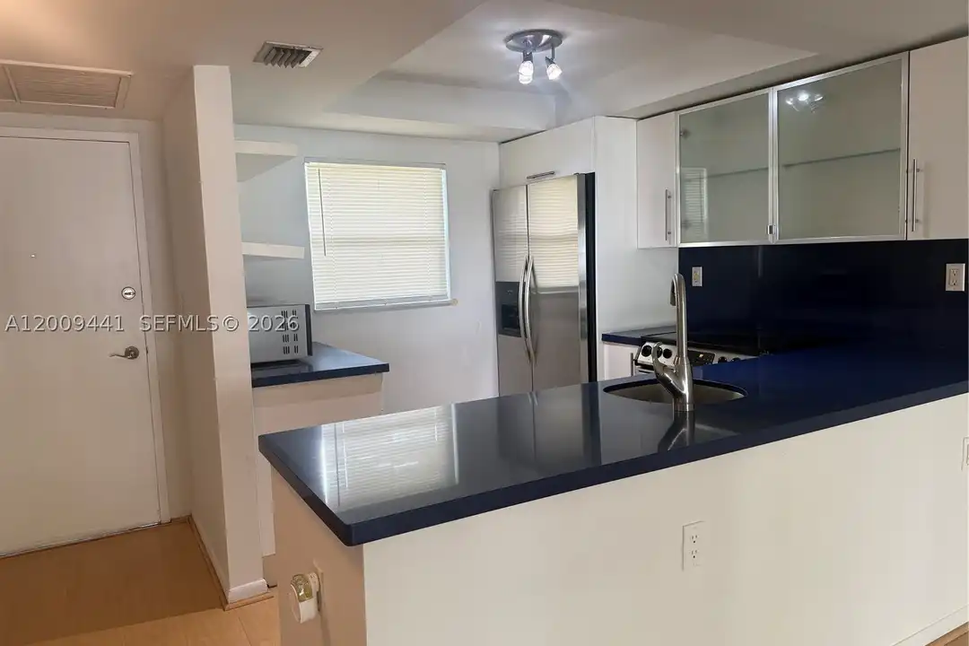 Apartment in Coral Gables, Sunrise Harbor - More