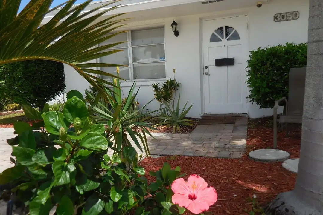 3050 NW 1st Ave – photo 1