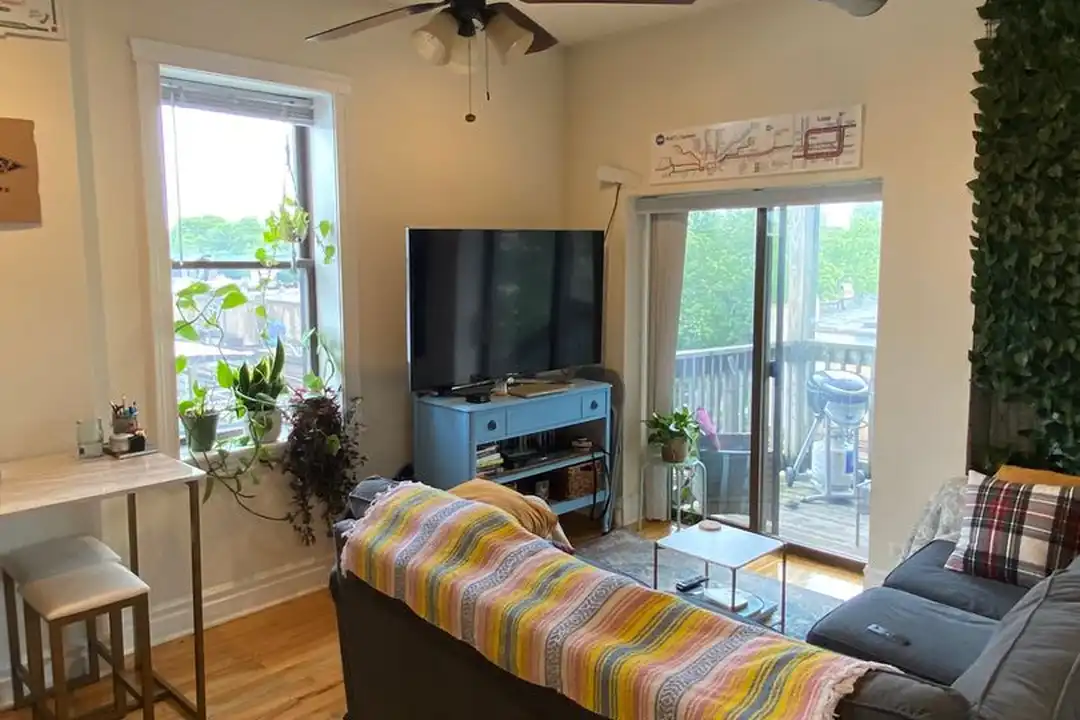 2053 N Sheffield Ave unit 205-4R - View 3