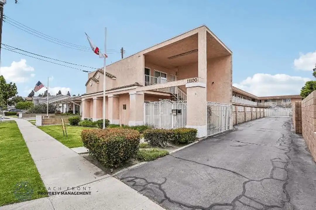 11100 Pangborn Ave - More