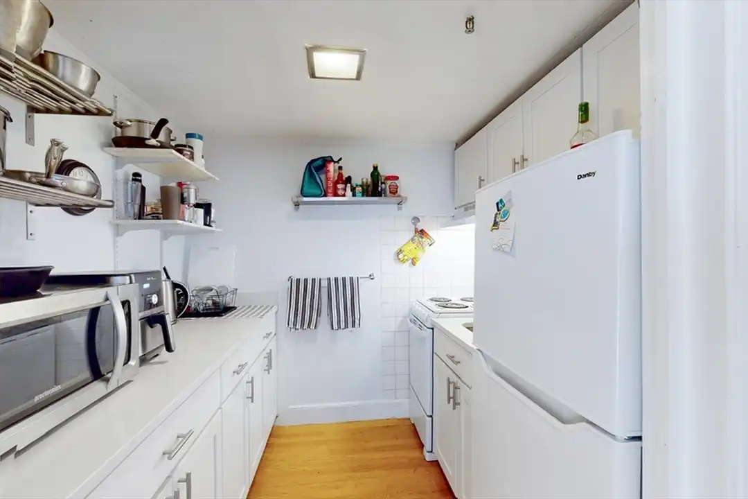 513 Beacon St unit 10 - View 4