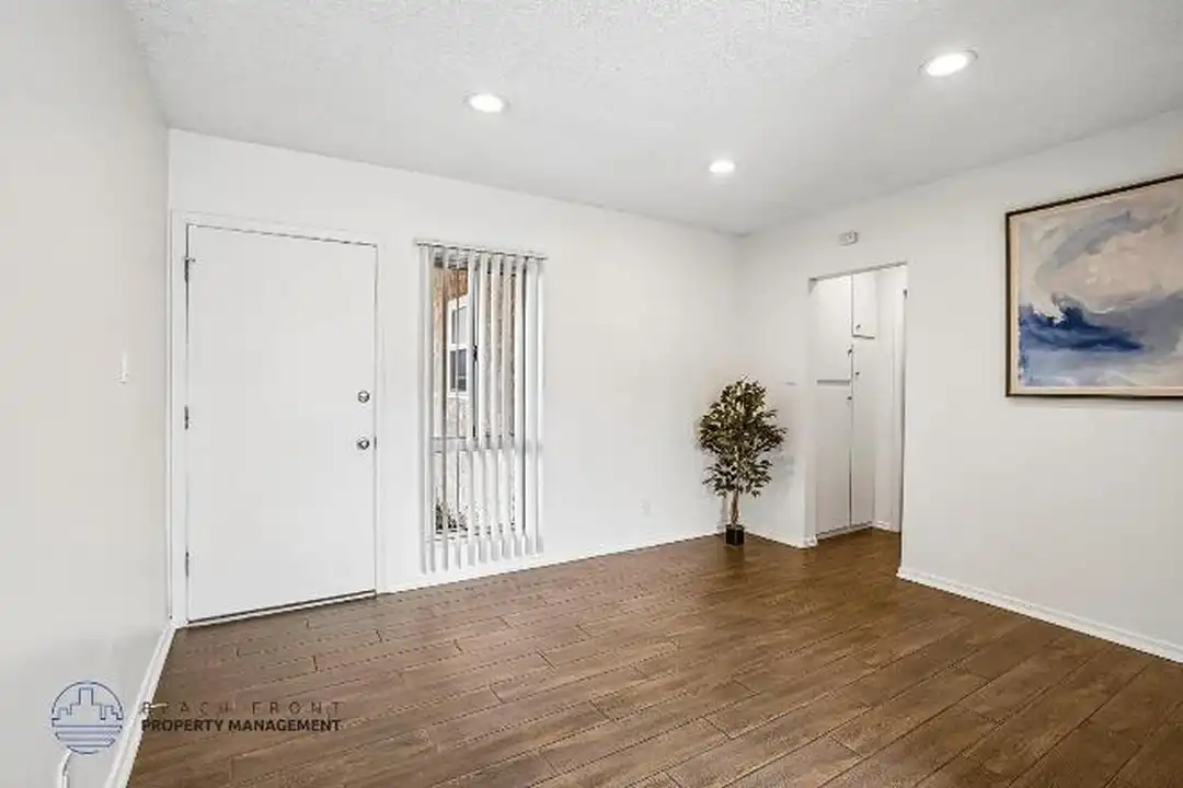 11100 Pangborn Ave - View 5