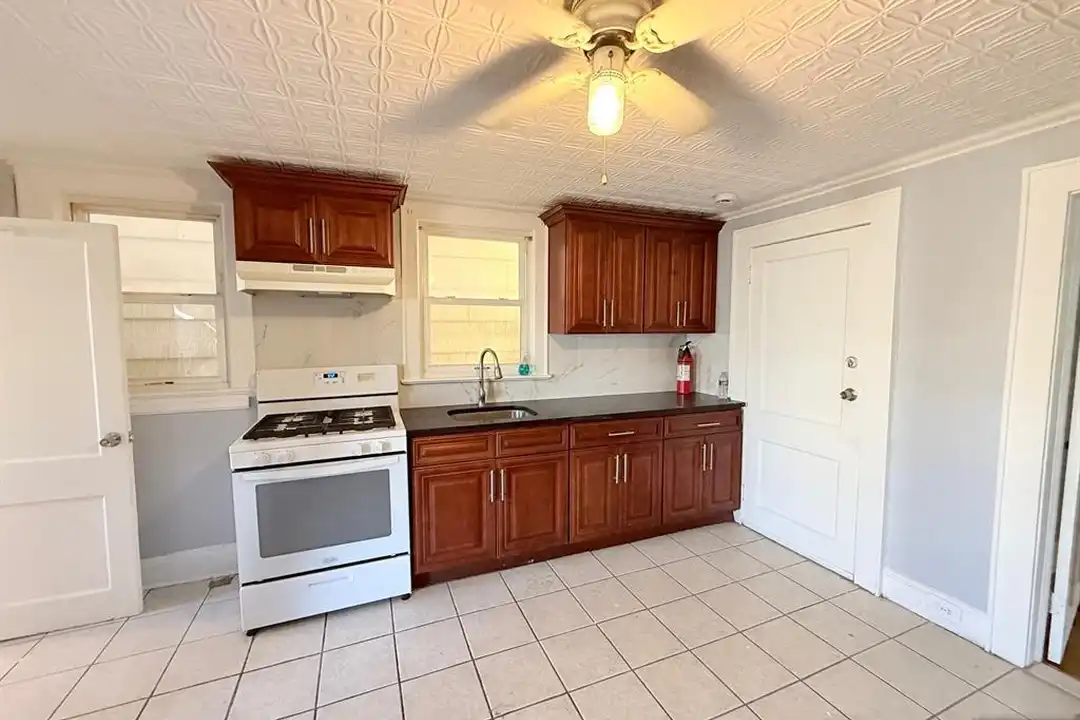122 Cross St unit APT1 - View 3
