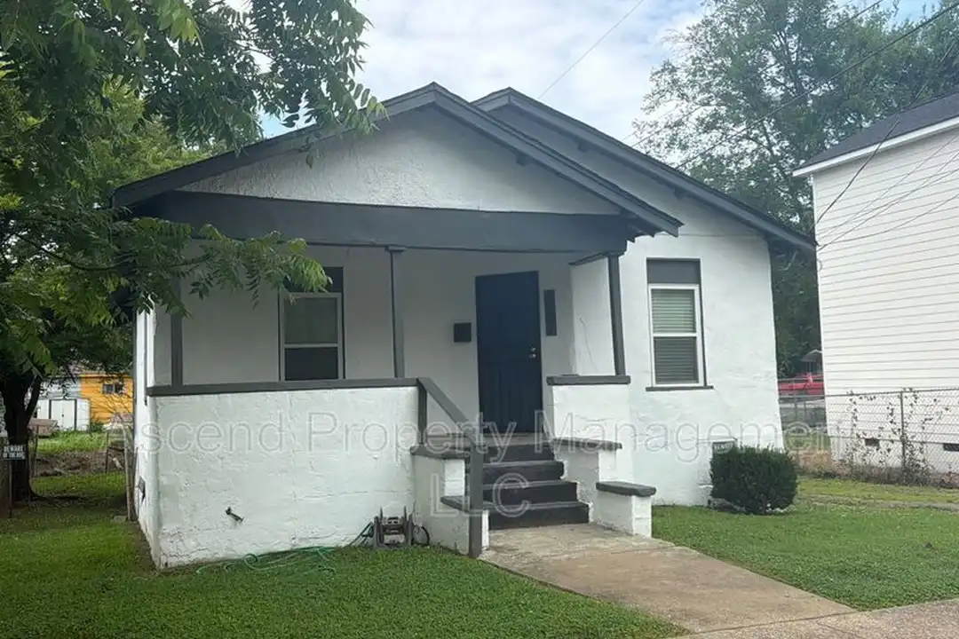 557 N Willow St – photo 1