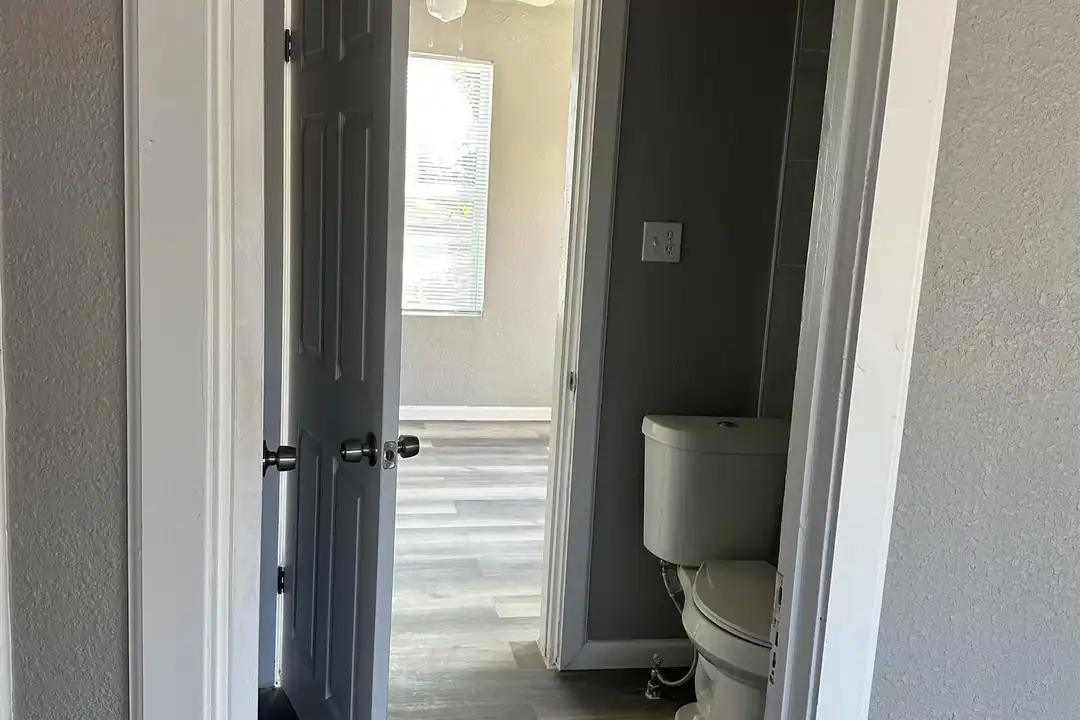 1009 S Lea Ave - View 4