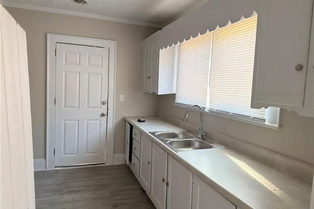 307 Hawthorne Rd - View 4