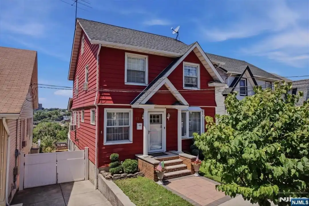 77 William St – photo 1 of 47