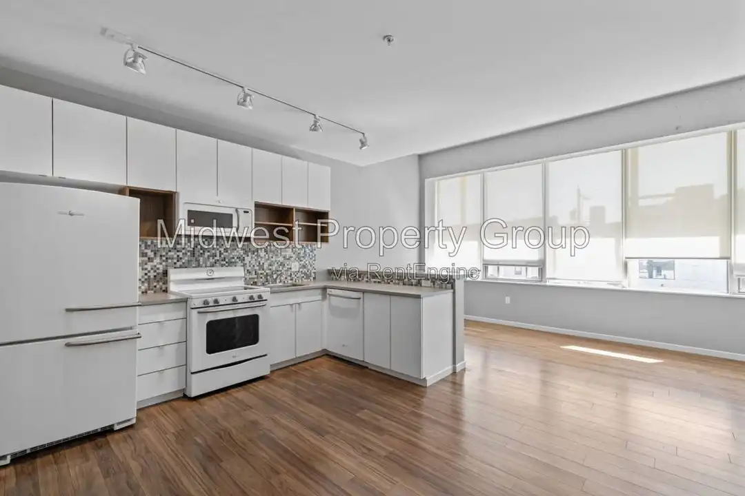 4100 Lindell Blvd unit 201 – photo 1