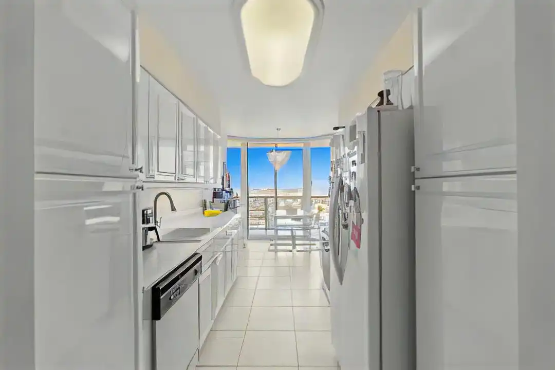 3561 Yacht Club Dr - More