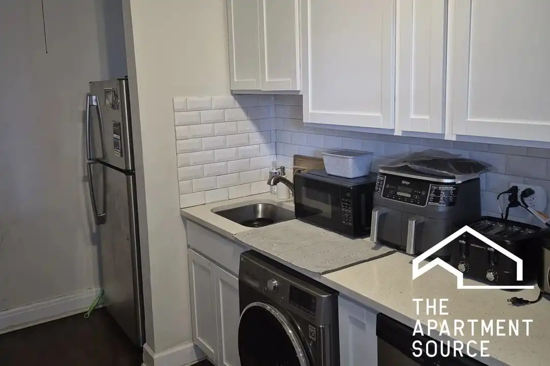 945 Judson Ave unit 1 - View 2