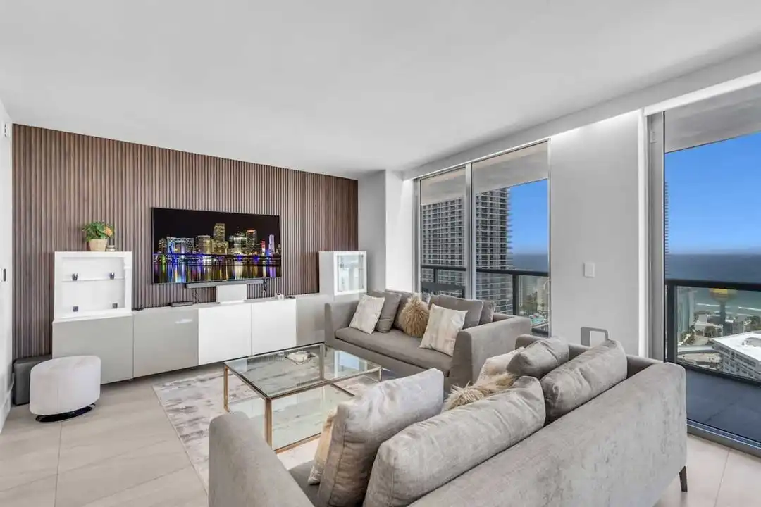 2600 E Hallandale Beach Blvd unit 1540469P - View 5