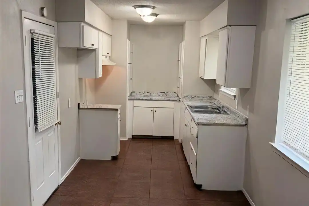 1005 Fairfax Ct - View 6