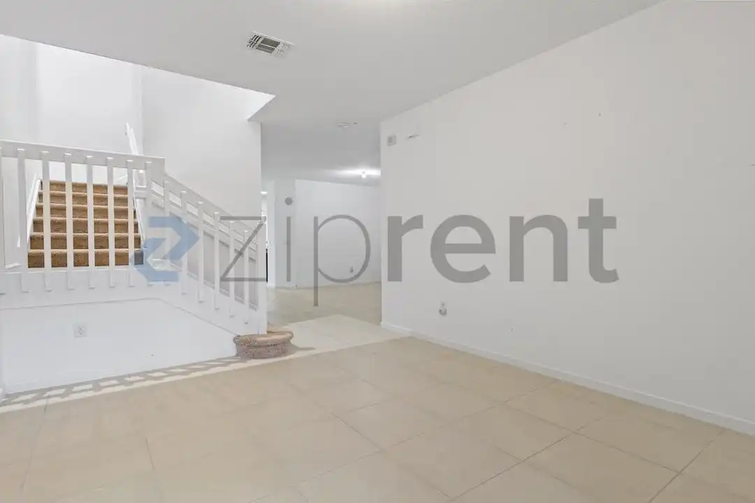 21429 NW 13th Ave - View 4