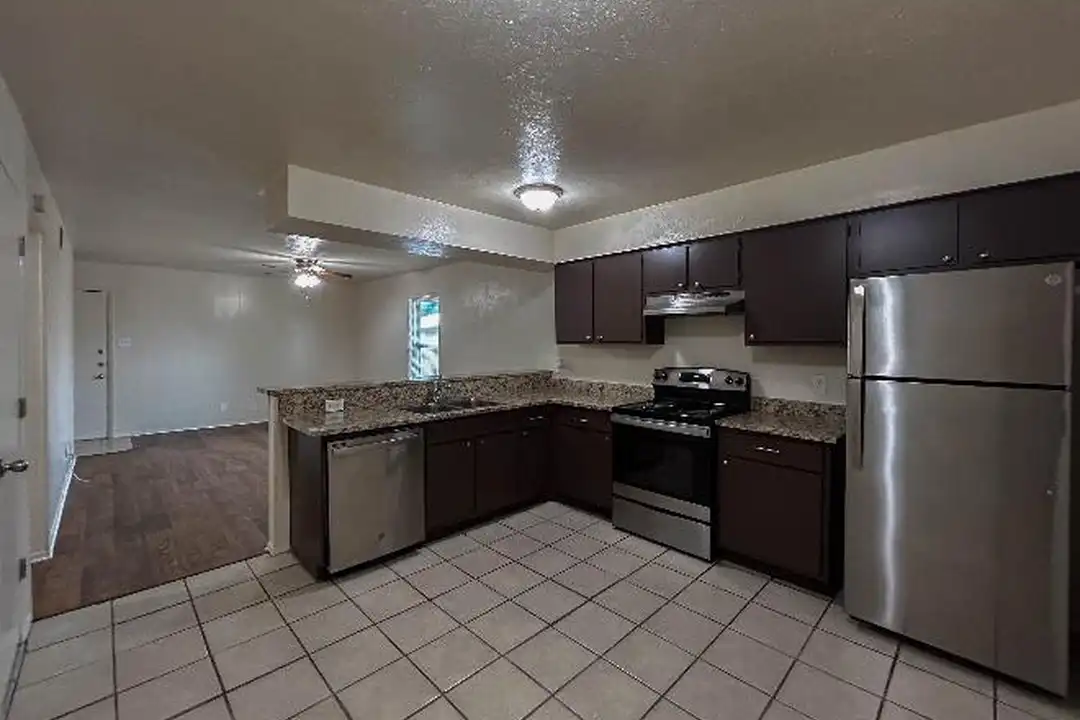 2512 W Hickory St - View 4
