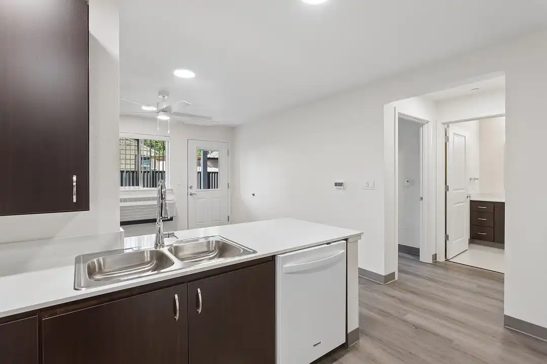 Legacy Park Apartments – photo 1