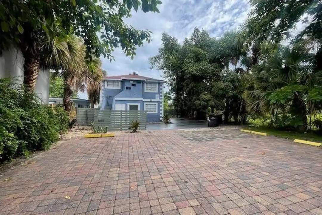 919 2nd St unit 1 – photo 1