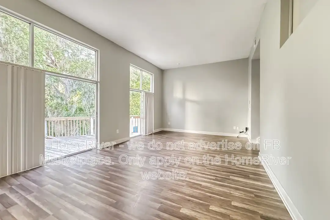 2115 W Ivy St – pohled 6