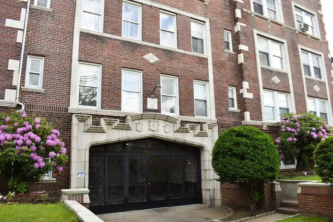 Apartment in Plainfield - View 3