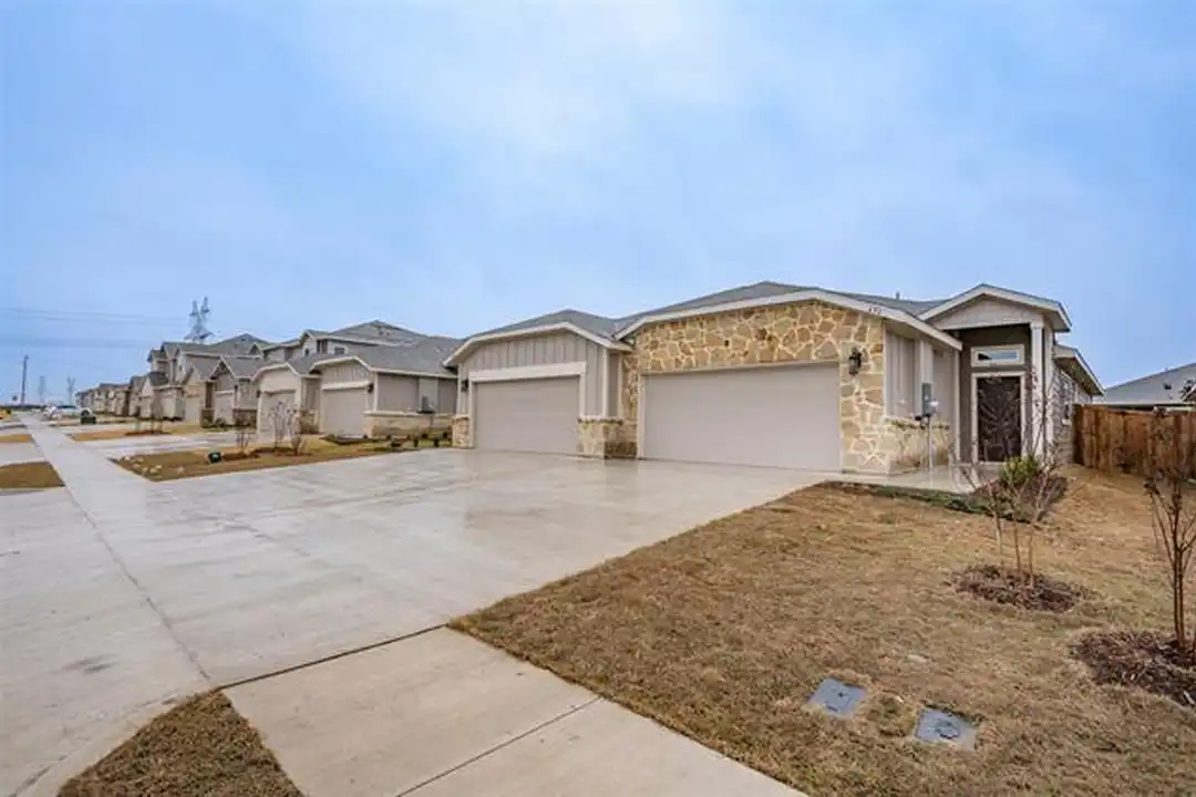 656 Wheatfield Dr - View 3