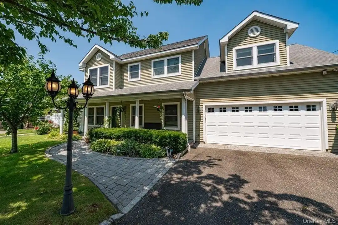 414 2nd Ave W – photo 1 of 24