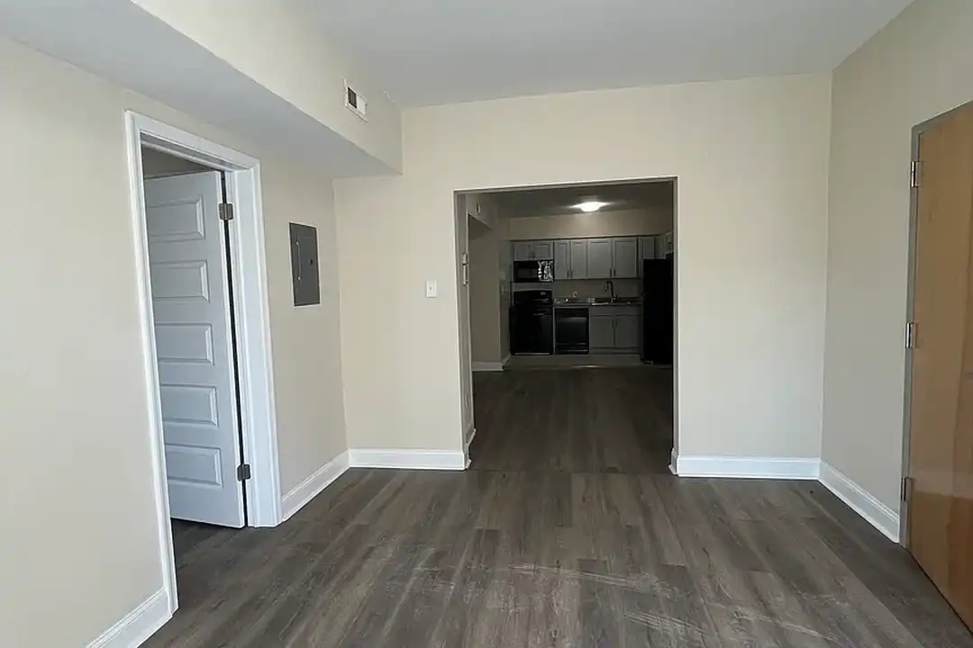 West Franklin Apts – photo 1