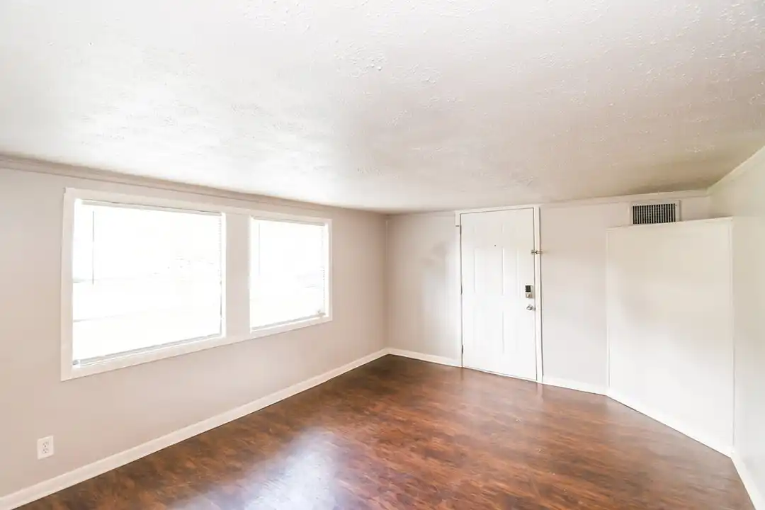 10513 Suomi St – pohled 4