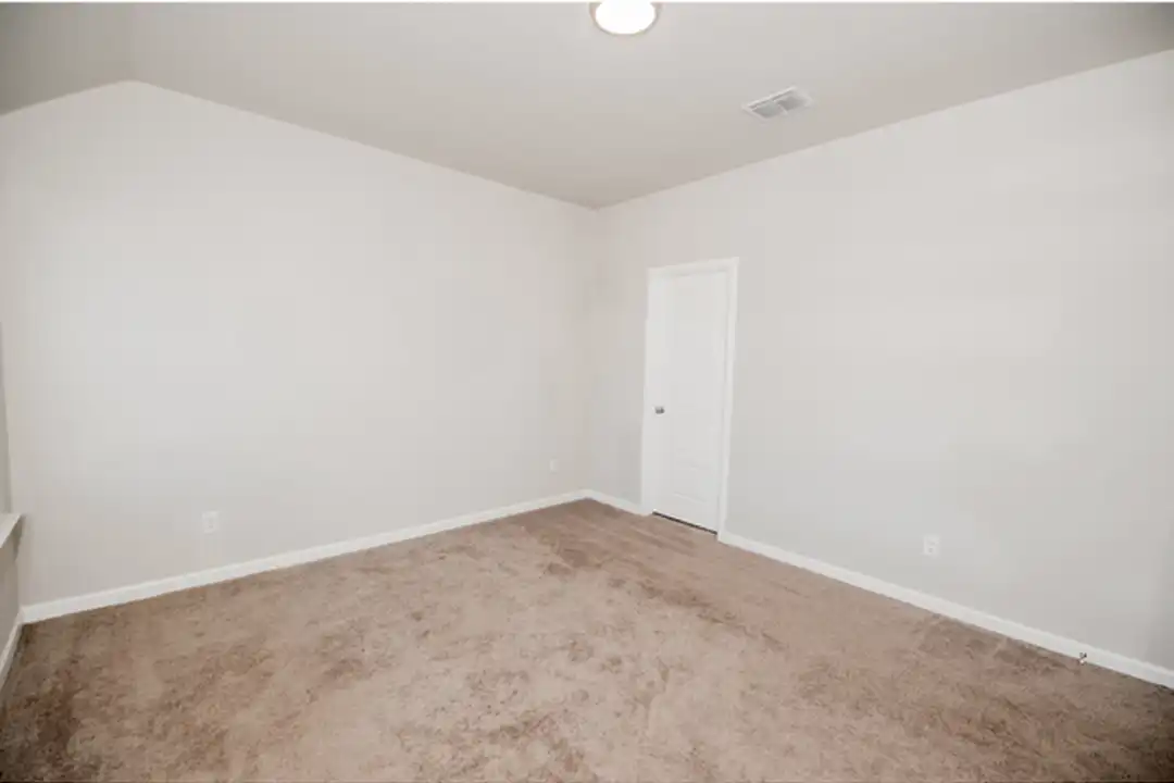 643 Hazeltine Rd - View 6