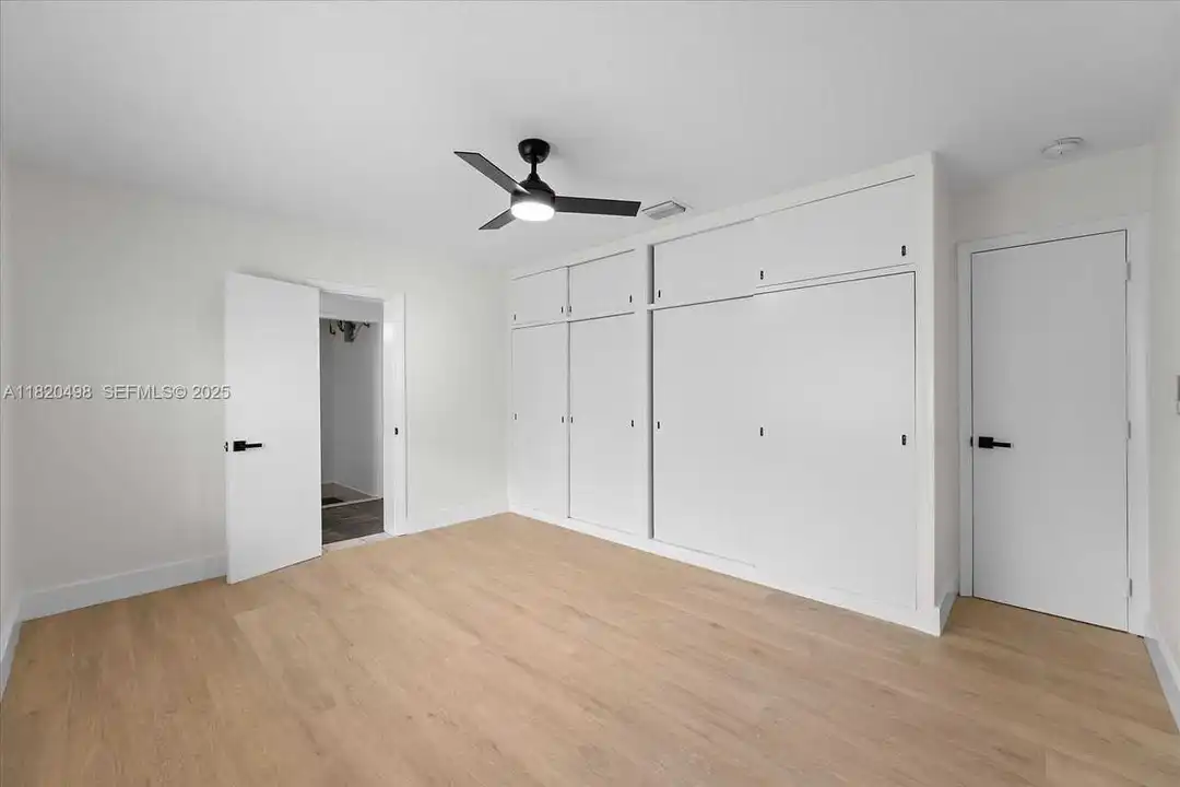 Apartment in Hollywood - View 3