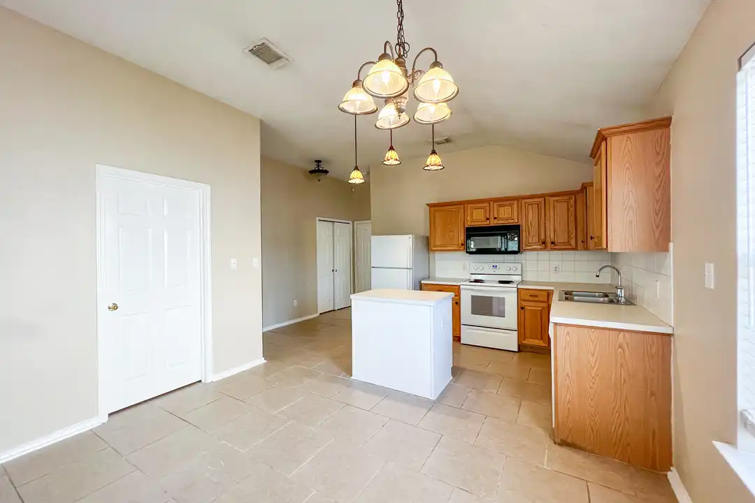 1632 Sunnycrest Cir - View 3