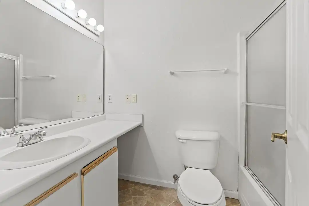 Oasis Apartments – photo 1