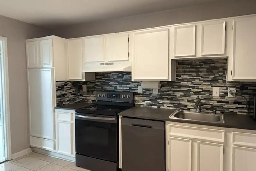 Apartment in Alexandria - View 2
