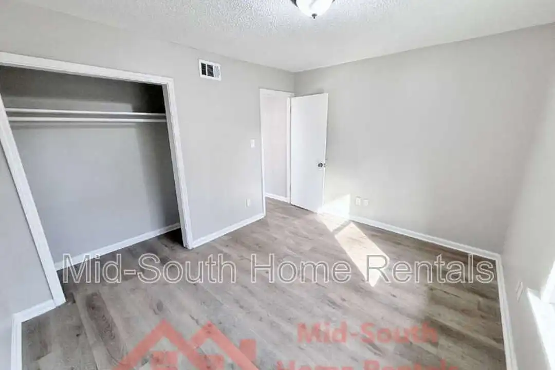 139 N Claybrook St unit 9 – pohled 5
