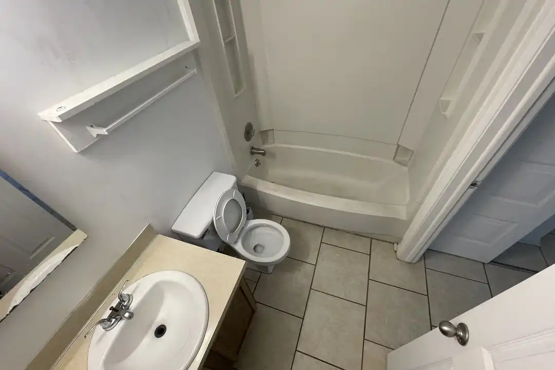 9424 Lexington Cir unit B - View 6
