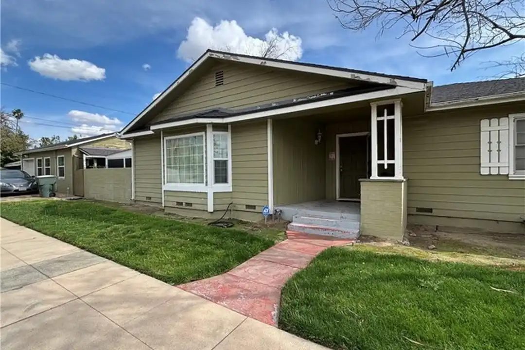 3297 N Pershing Ave – photo 1