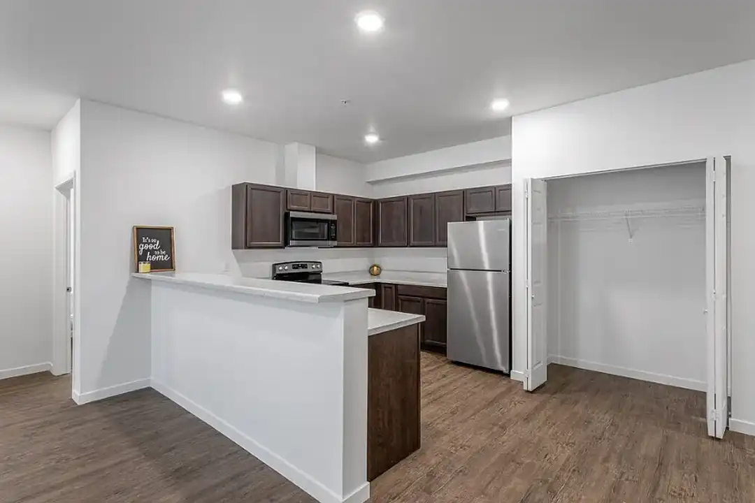 Apartment in Spokane Valley - More