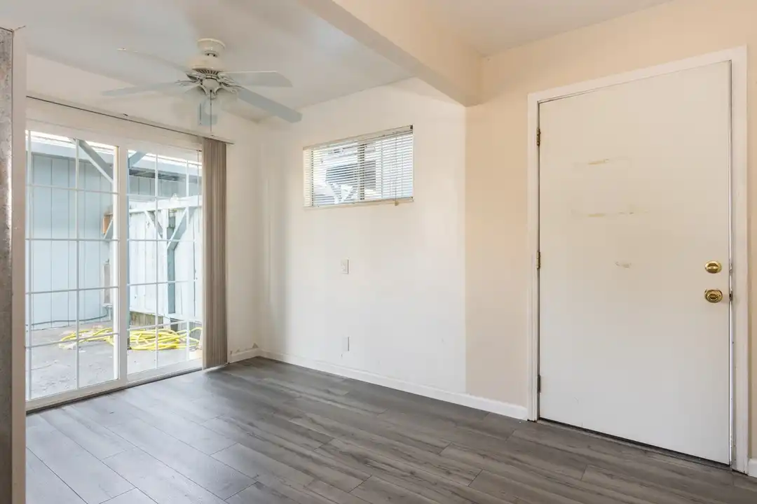 927 Delport Ave unit 2 - View 4