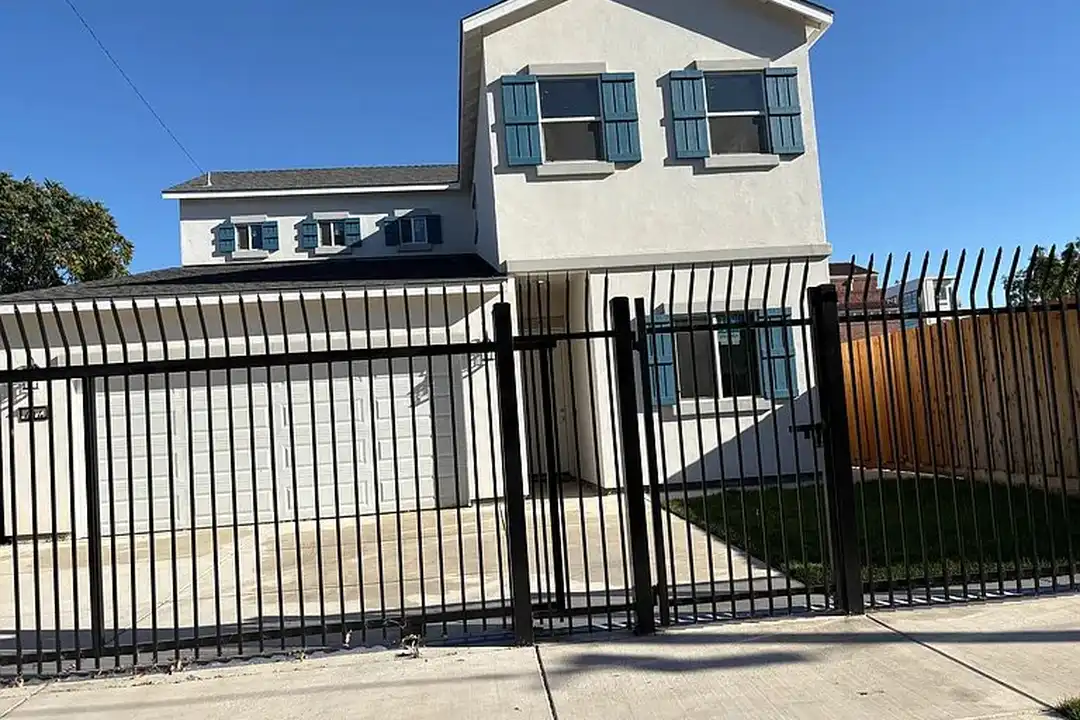 414 E Fremont St – photo 1